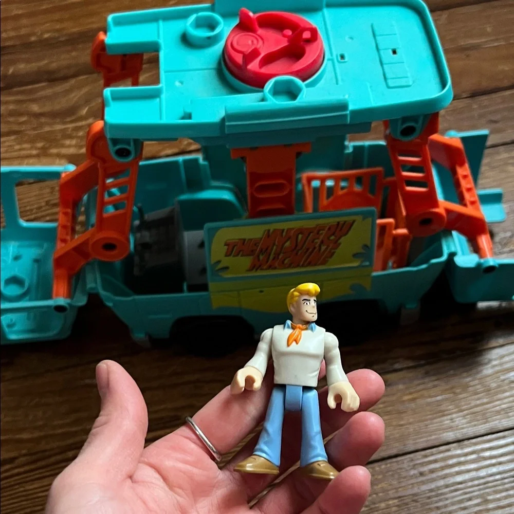 Scooby-Doo Mystery Machine Toy Van with Figure - Teal and Red
